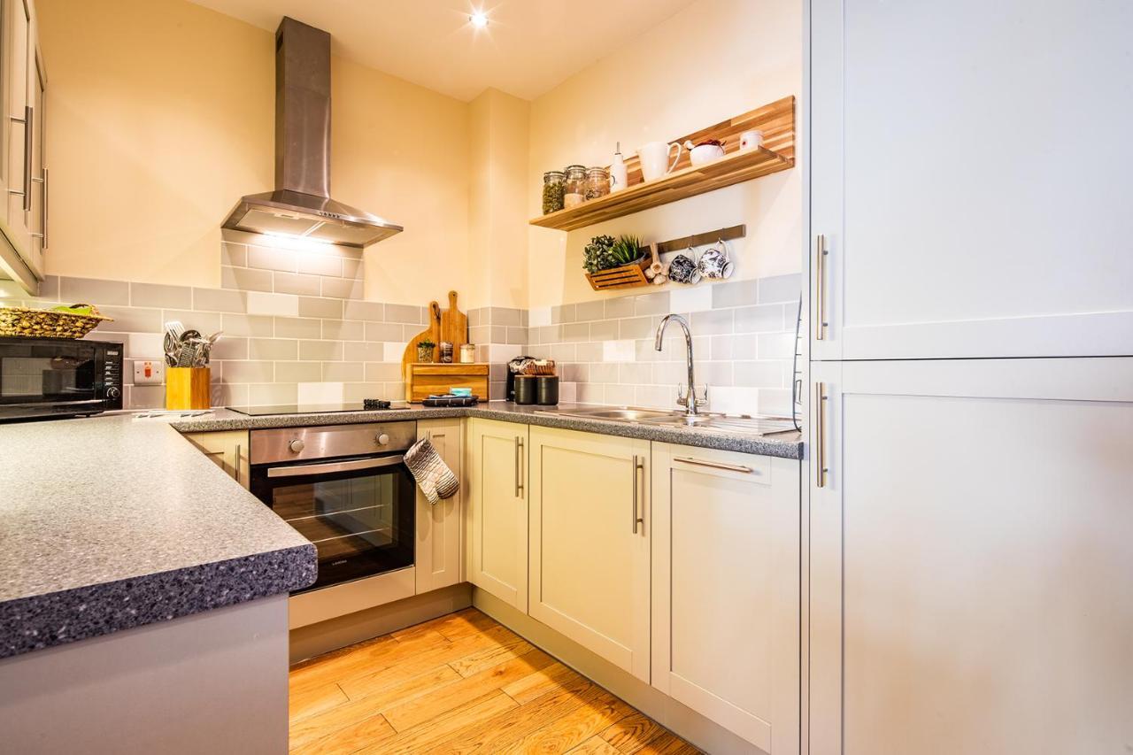 Buxton Centre Cosy Cottage With Free Secure Parking Exterior photo