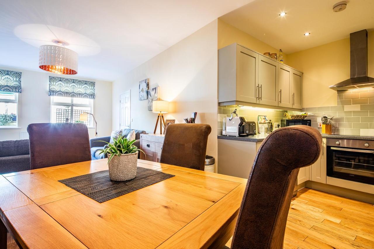 Buxton Centre Cosy Cottage With Free Secure Parking Exterior photo