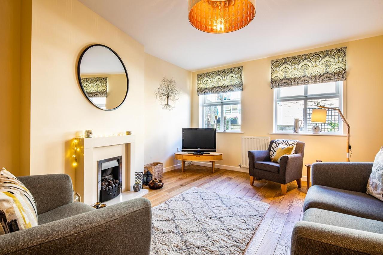 Buxton Centre Cosy Cottage With Free Secure Parking Exterior photo